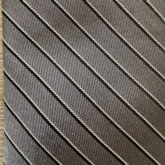 Calvin Klein Men’s Gray/Lavender Extreme Slim 100% Silk Tie with Stripe Accent - Picture 5 of 7
